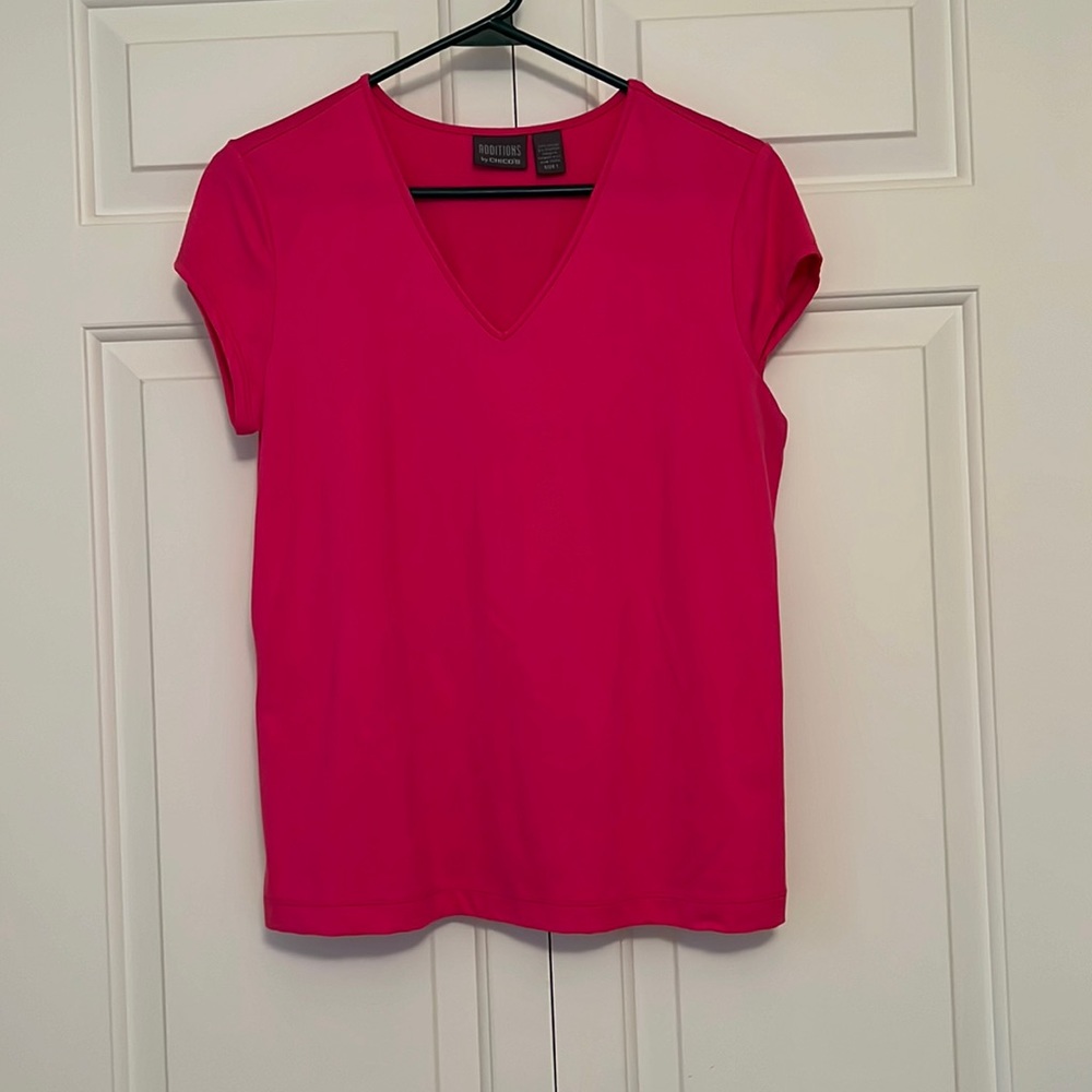 Chicos vneck top with capped sleeves in pink.